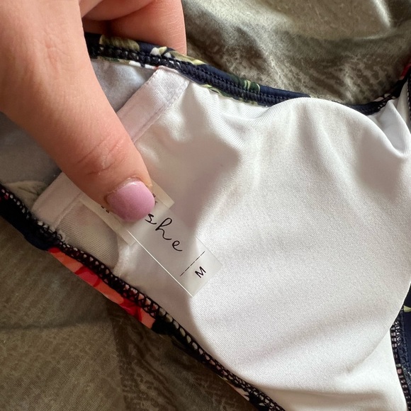 NWOT Cupshe Bikini Top - Picture 2 of 2